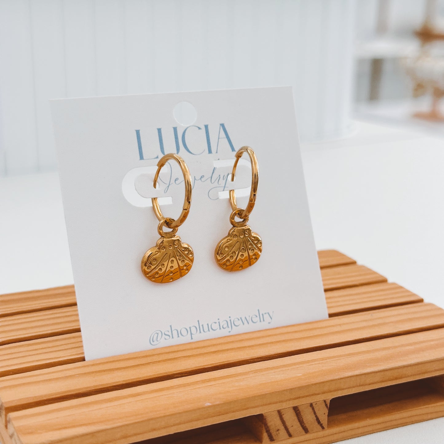 Dainty Scallop Shell Hoops