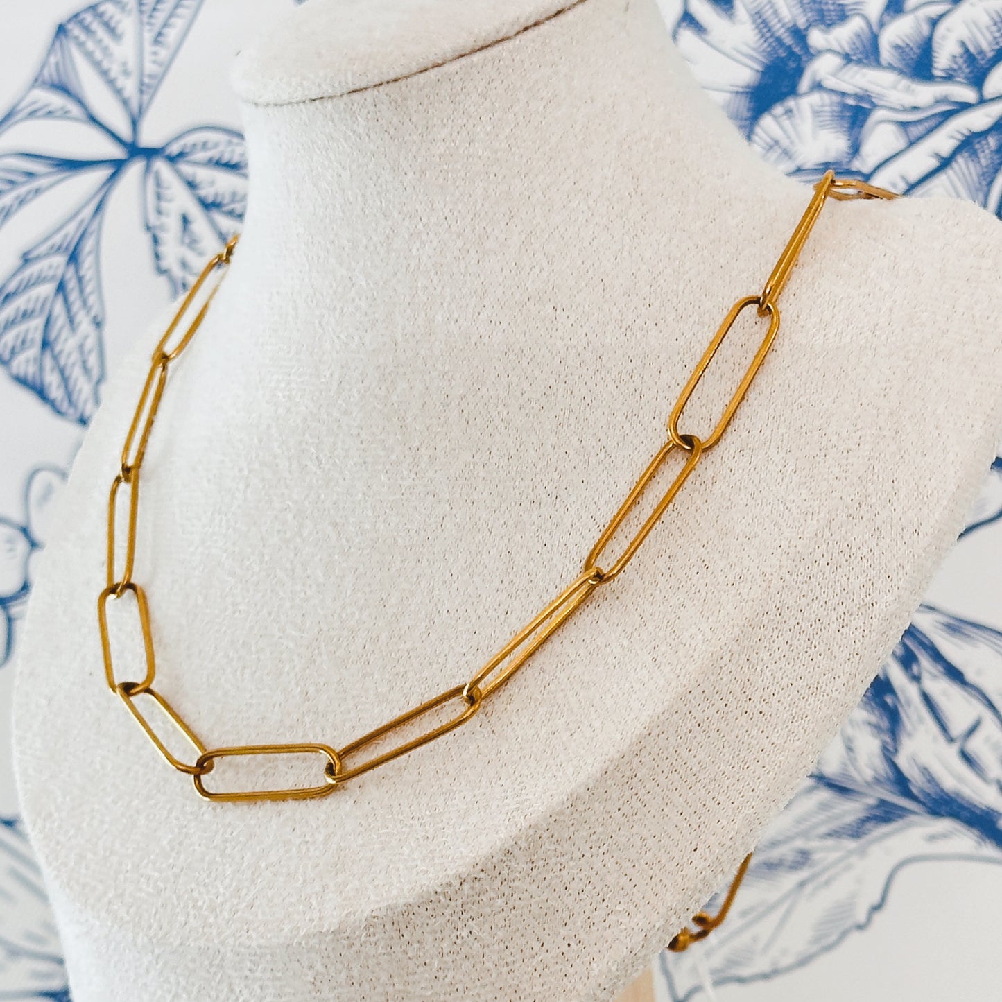 Wide-Link Paper-Clip Chain