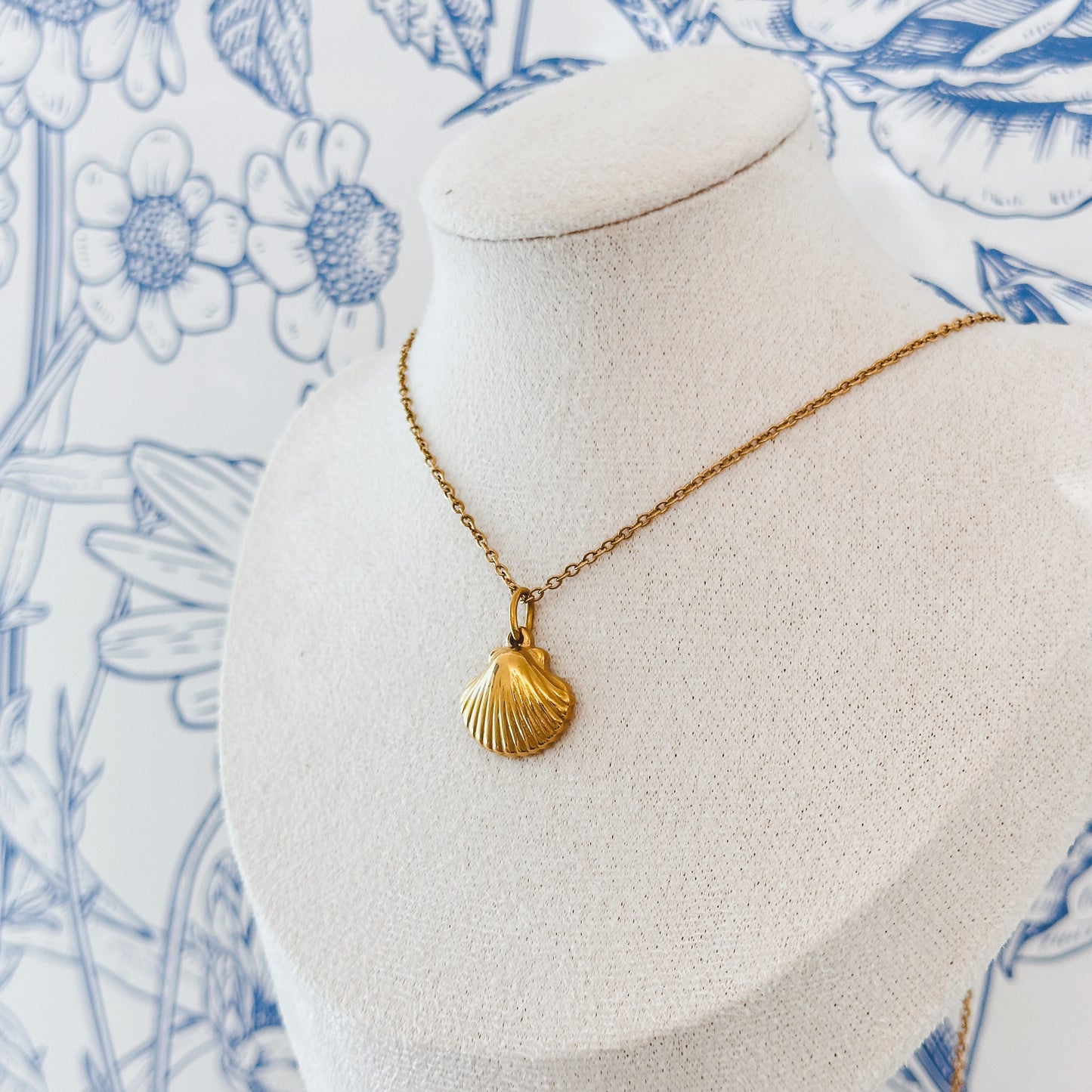 Shell Charm Necklace