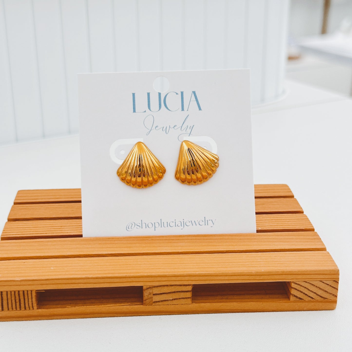 Beachy Clam Studs