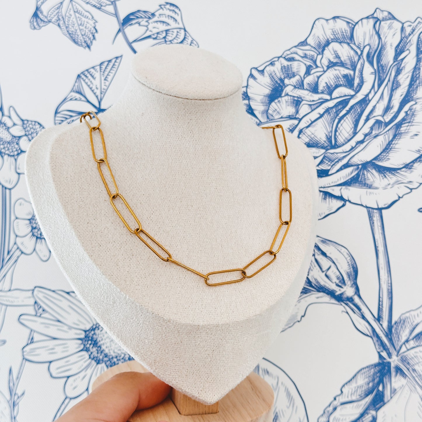 Wide-Link Paper-Clip Chain