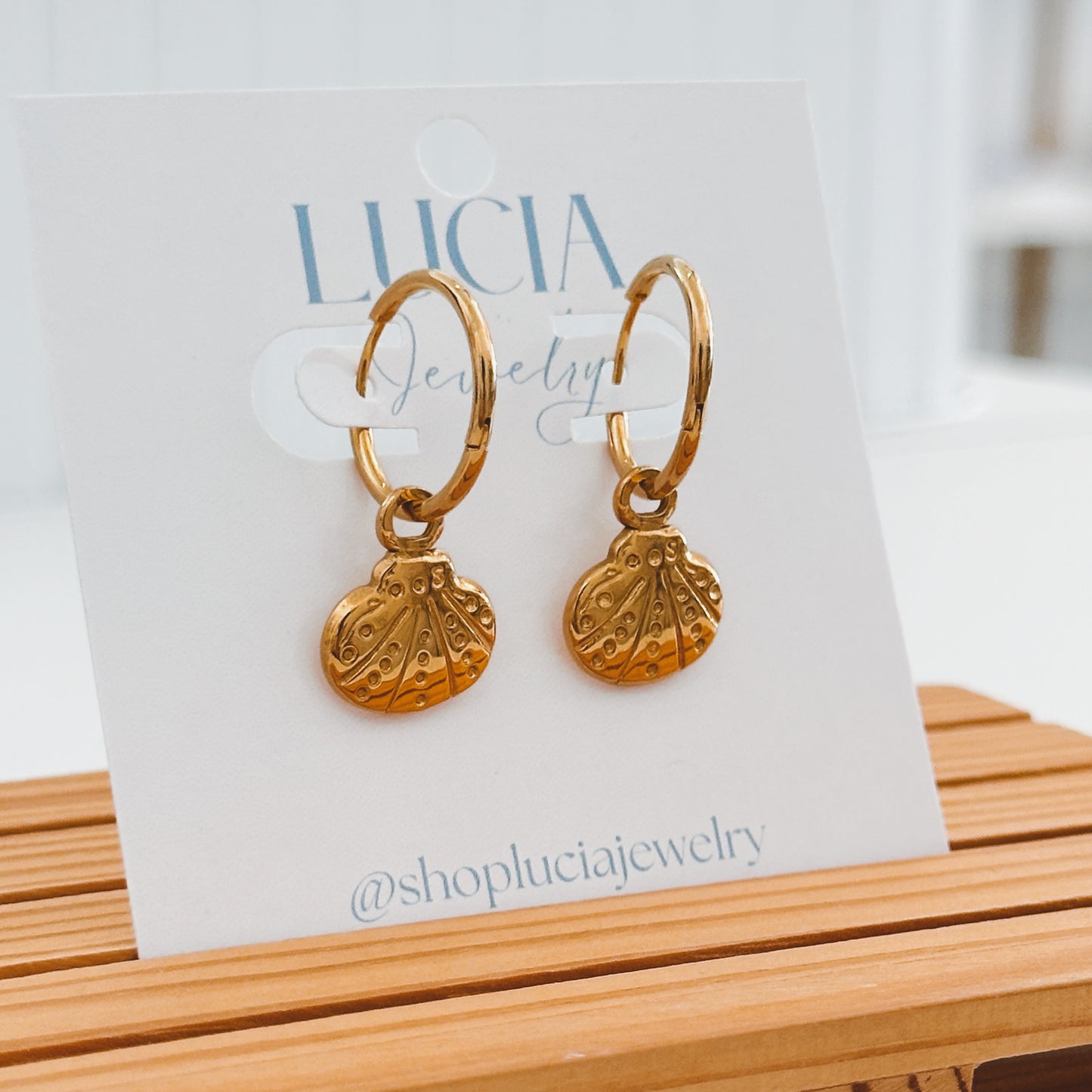 Dainty Scallop Shell Hoops