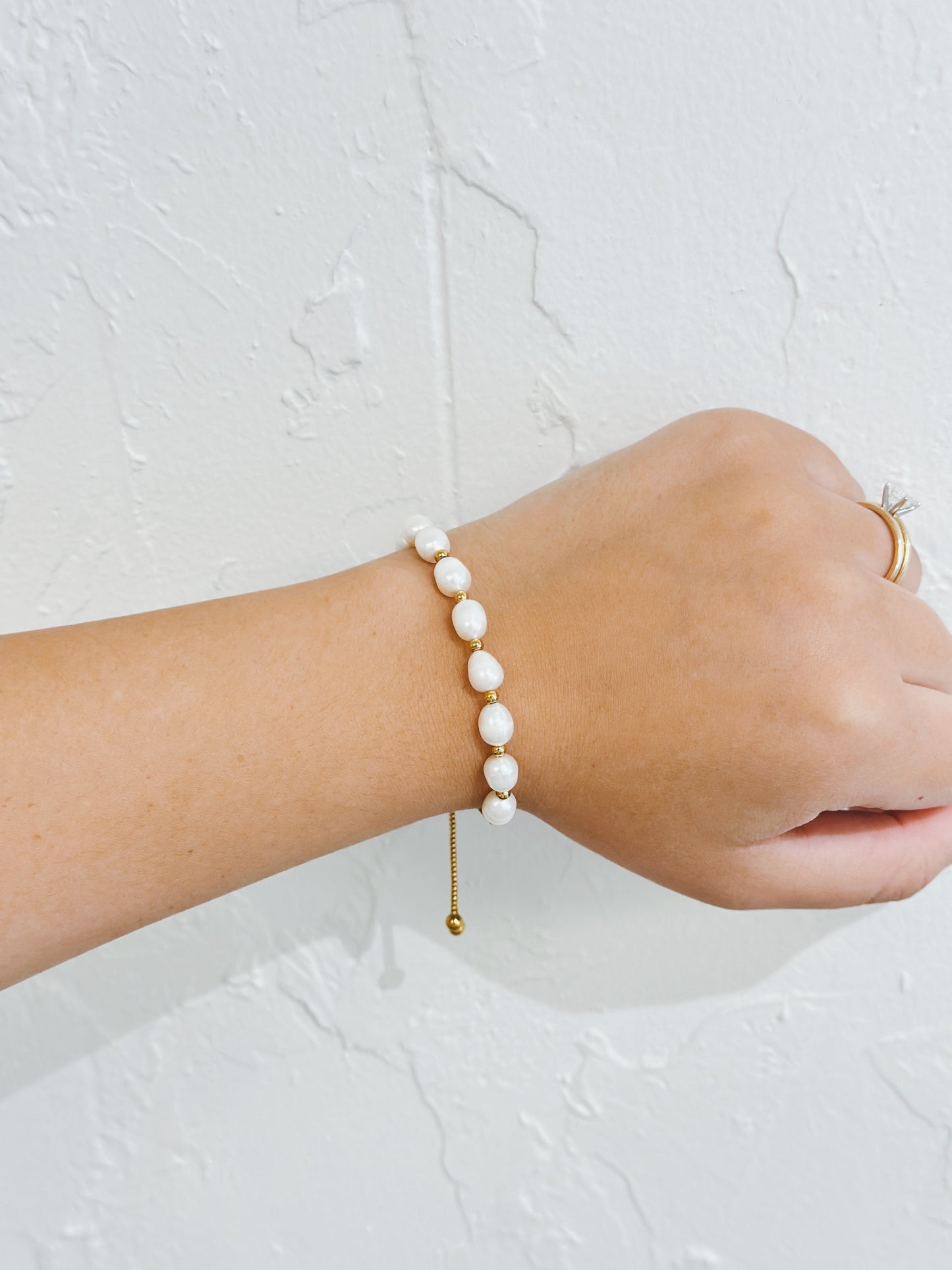 Adjustable Dotted Pearl Bracelet
