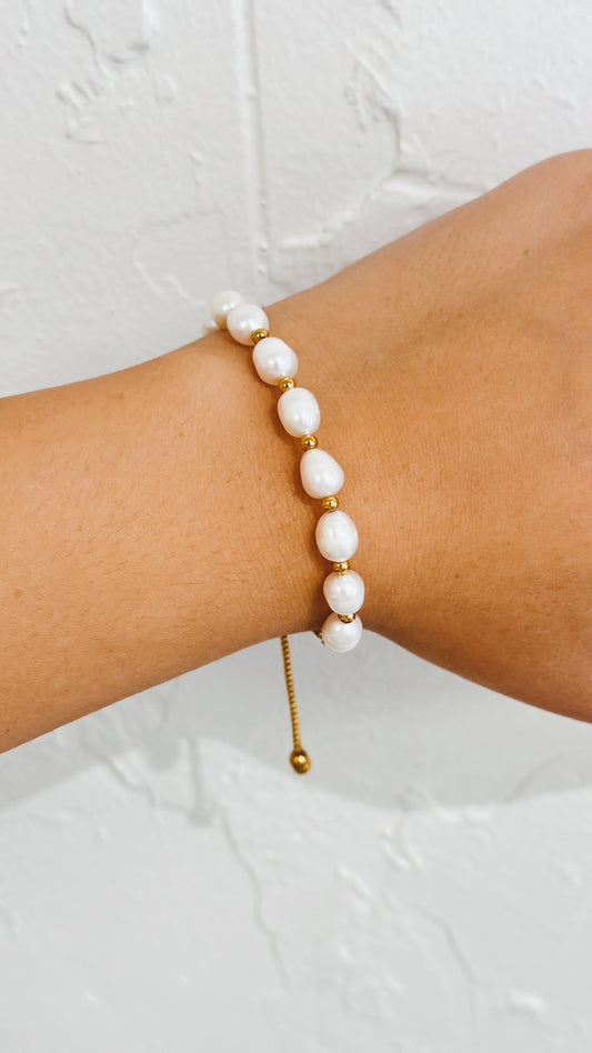 Adjustable Dotted Pearl Bracelet