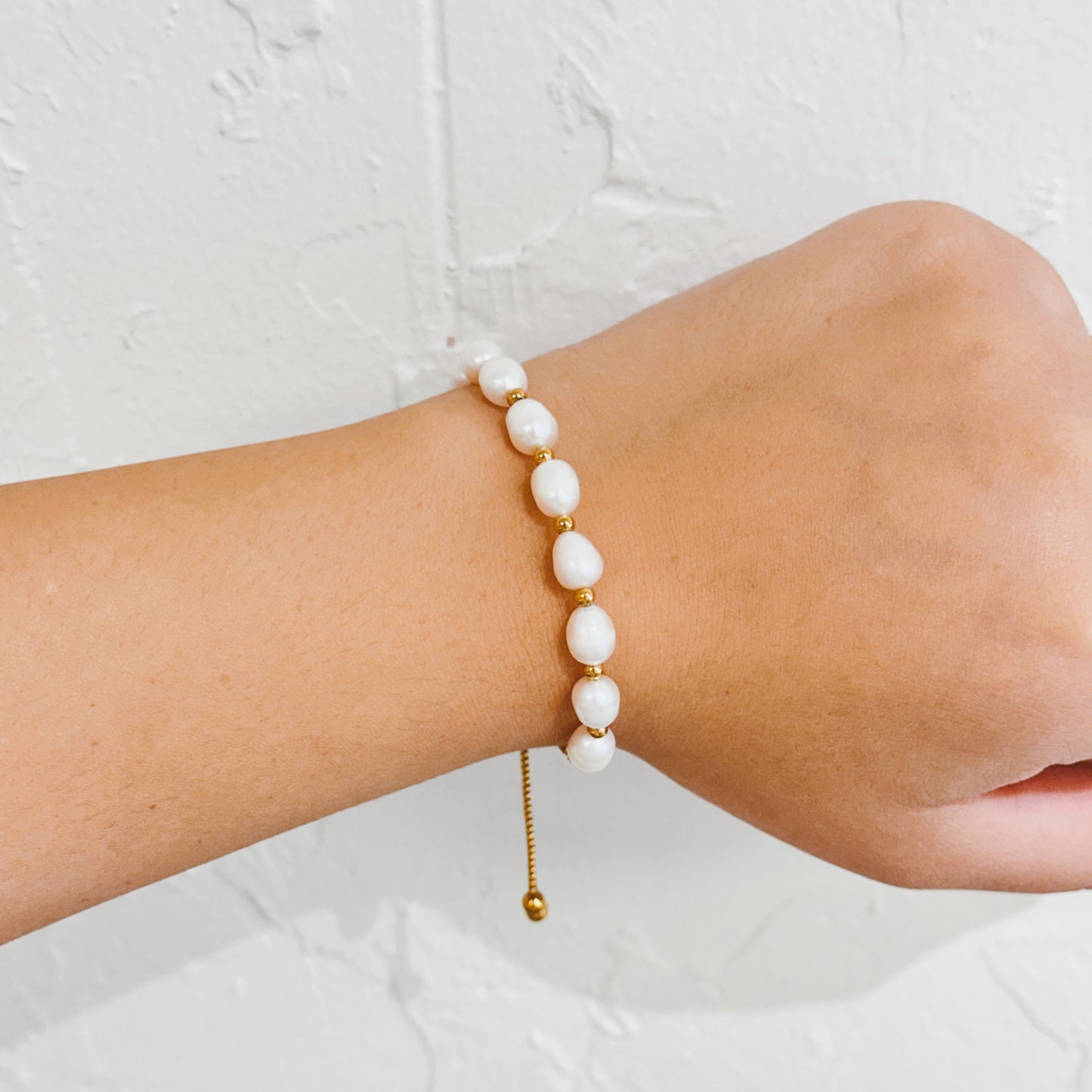 Adjustable Dotted Pearl Bracelet
