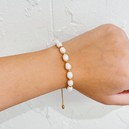 Adjustable Dotted Pearl Bracelet