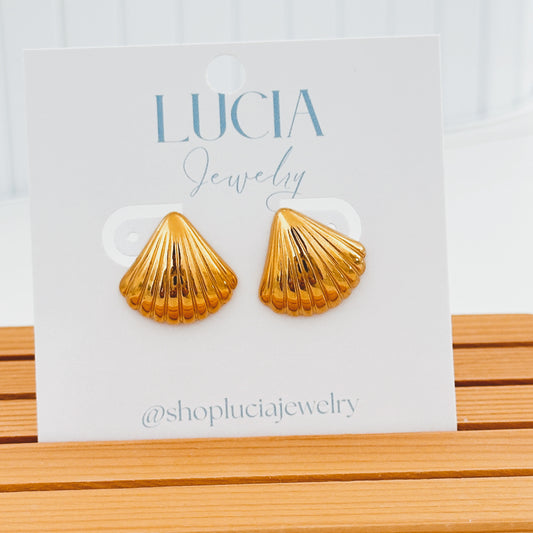 Beachy Clam Studs