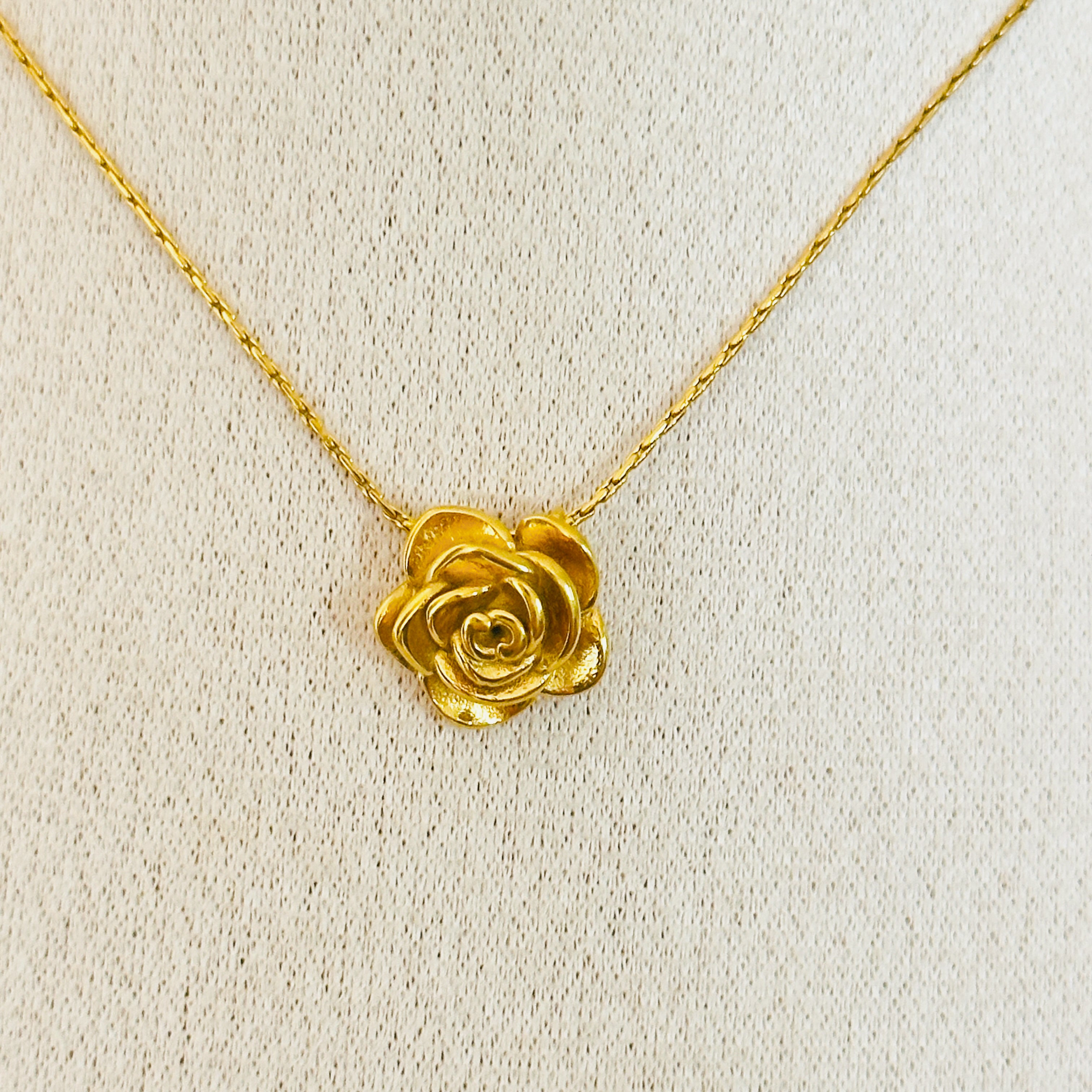 Rosa Necklace