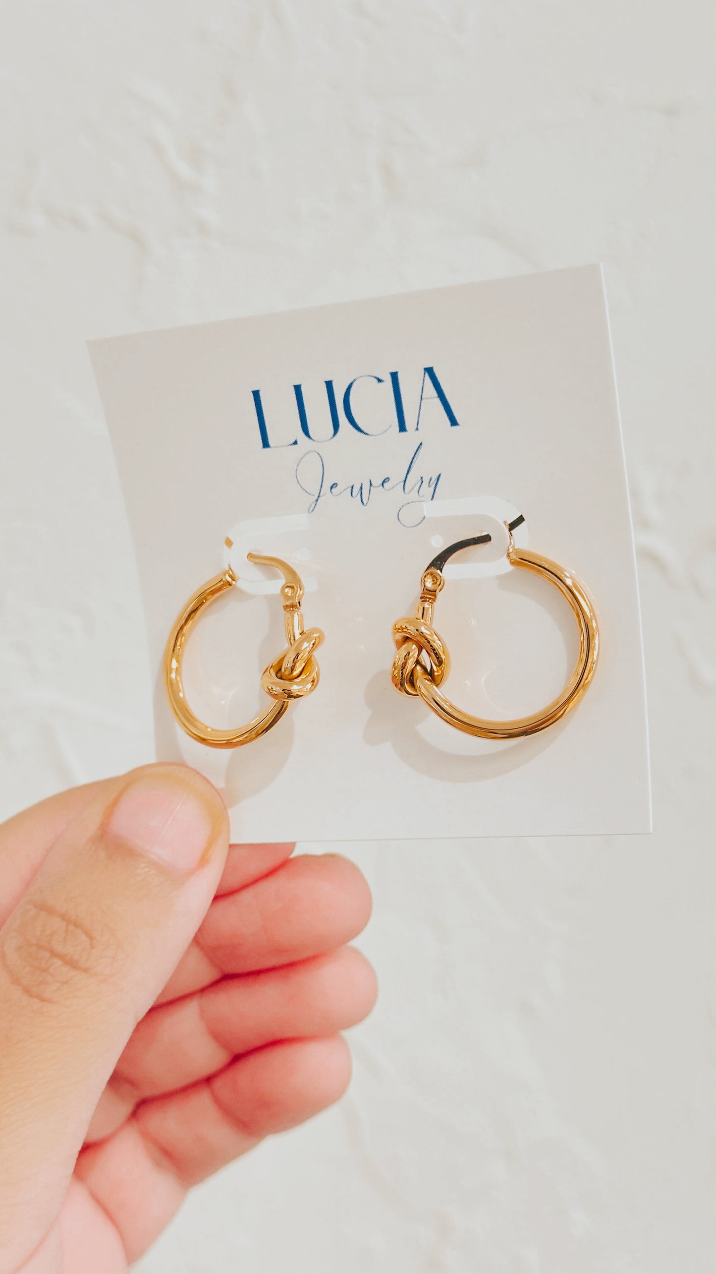 Twisted Knot Hoops