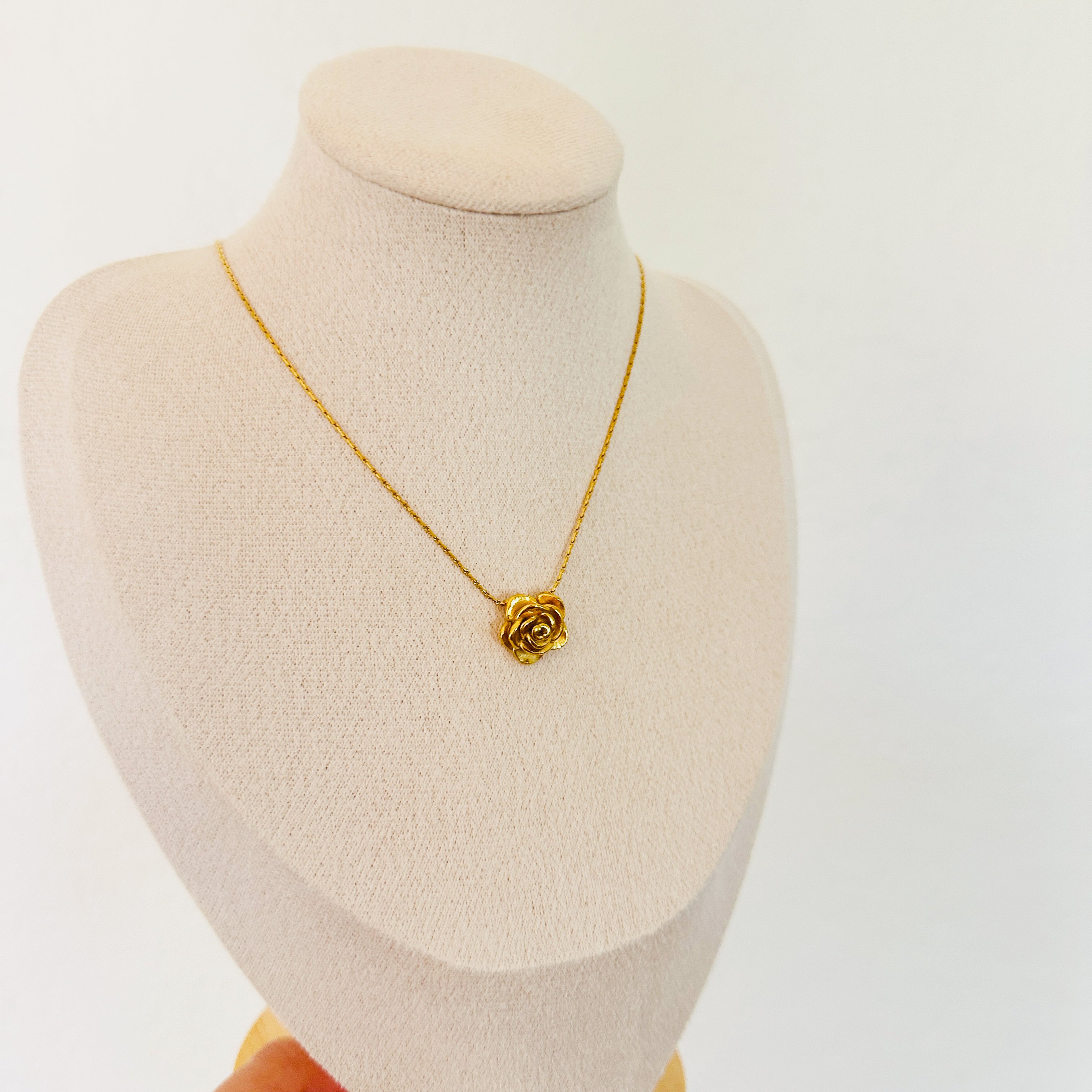 Rosa Necklace