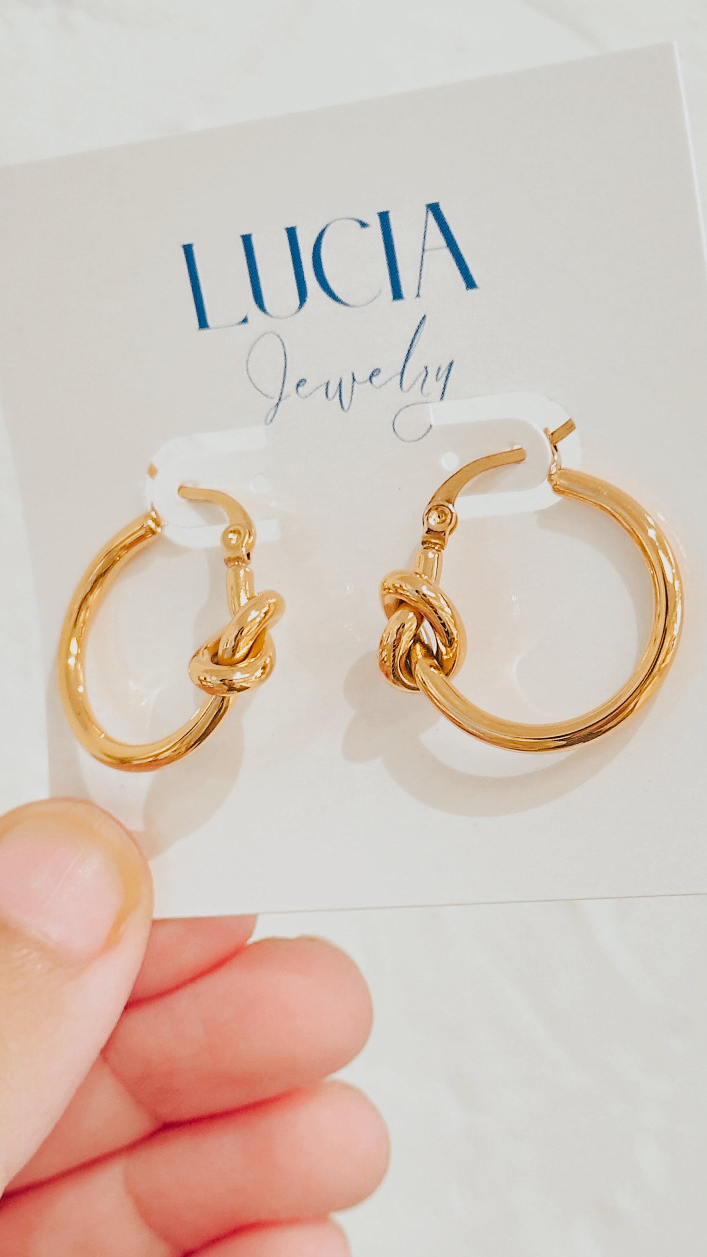 Twisted Knot Hoops