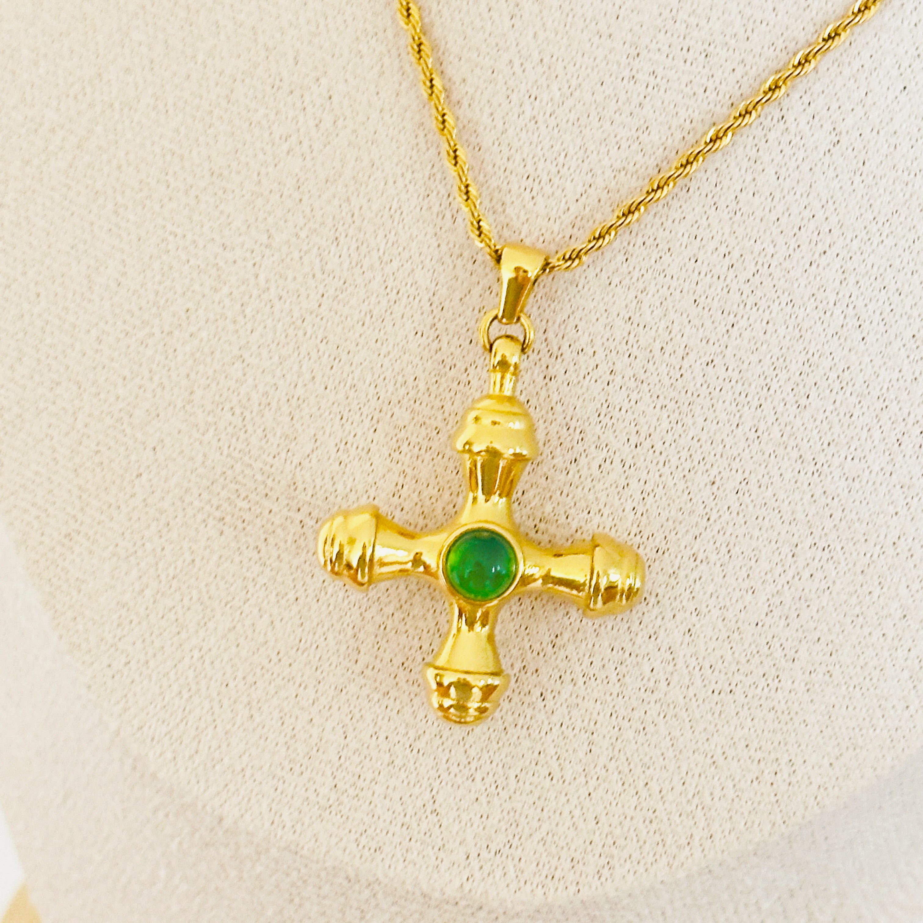 Cruz Necklace
