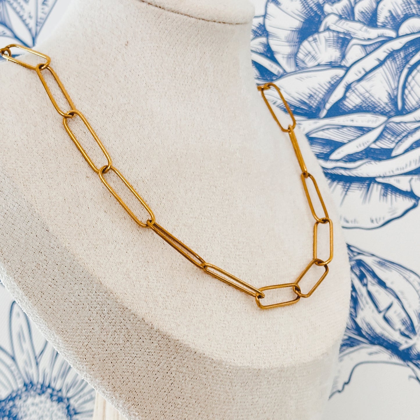 Wide-Link Paper-Clip Chain