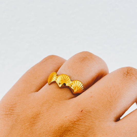Dainty Shell Ring