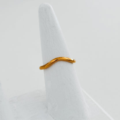 Subtle Wavy Ring