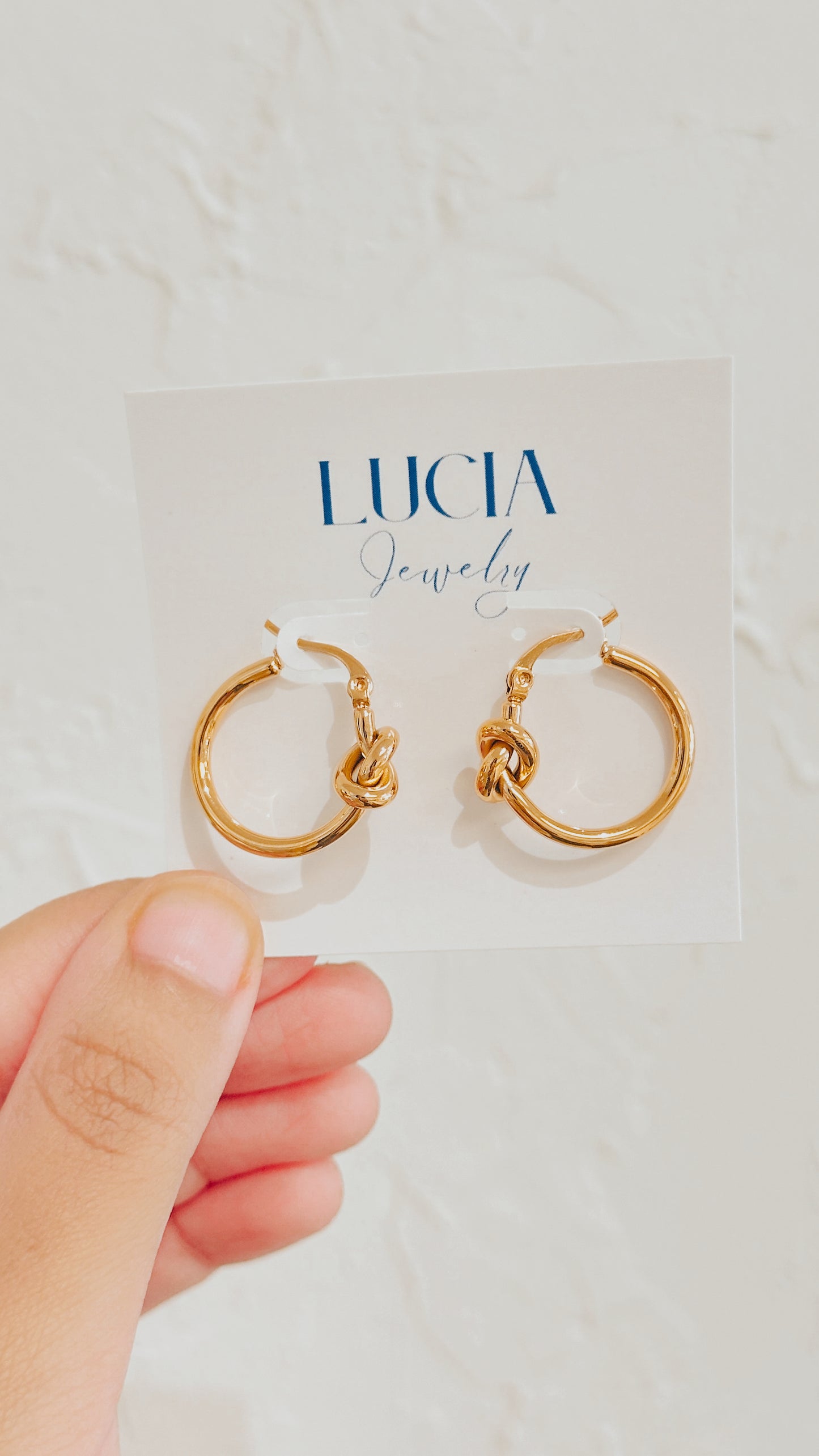 Twisted Knot Hoops