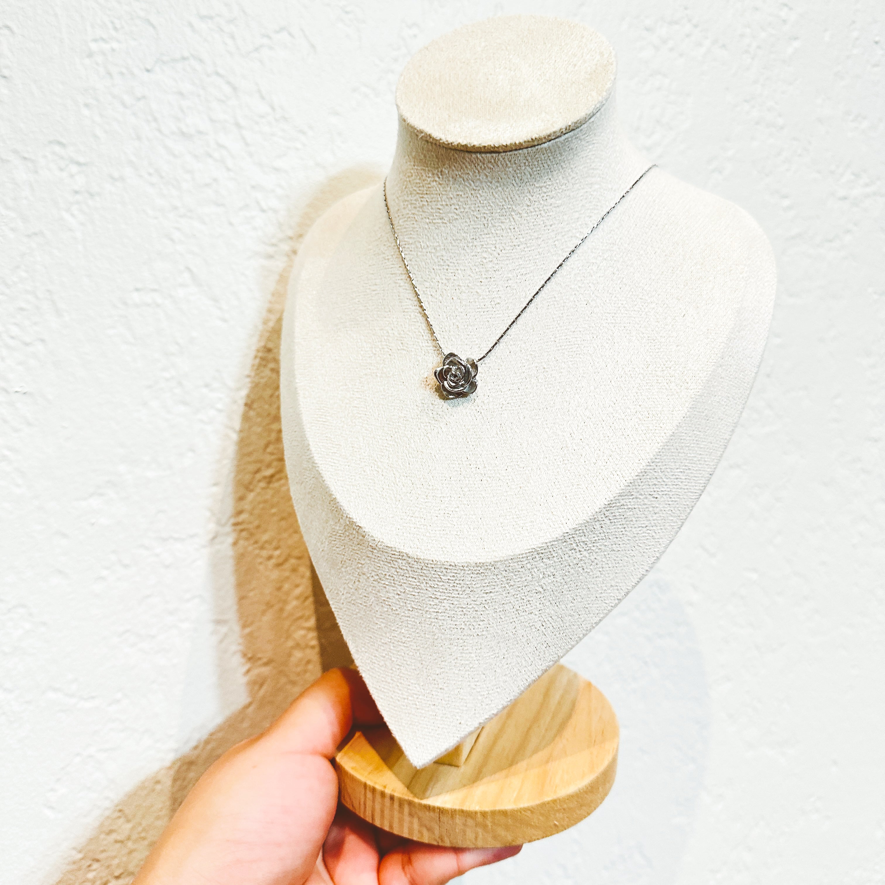 Rosa Necklace