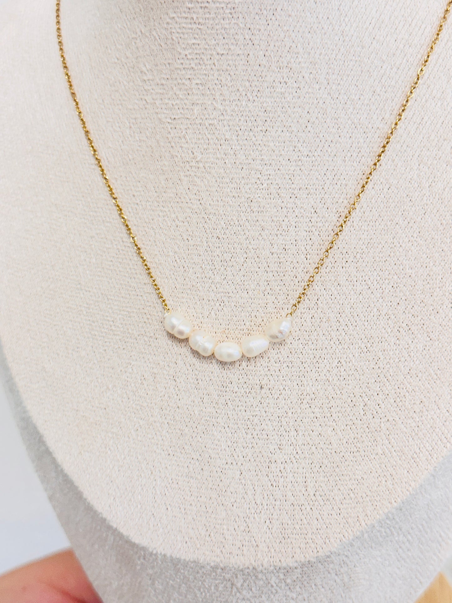 Minimal Pearl Beaded Necklace