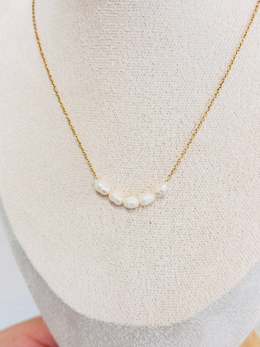 Minimal Pearl Beaded Necklace