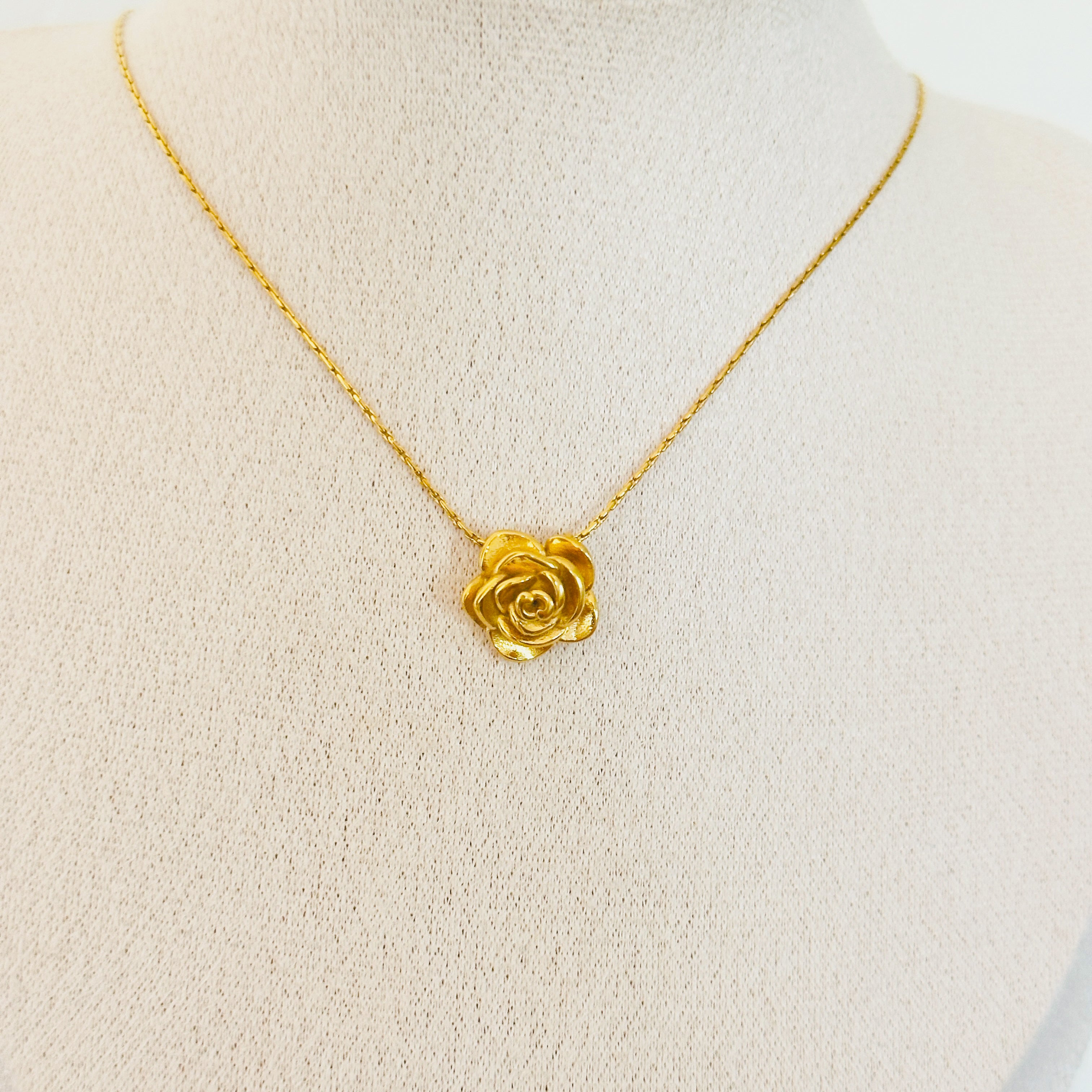 Rosa Necklace