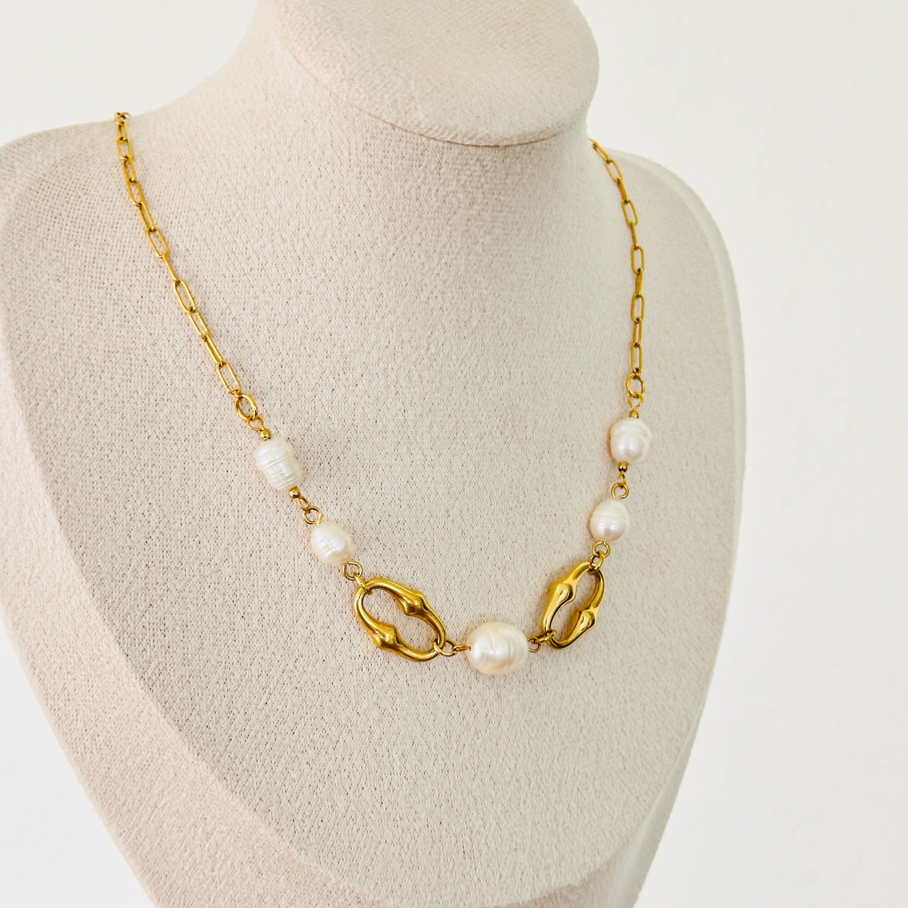 Cali Necklace