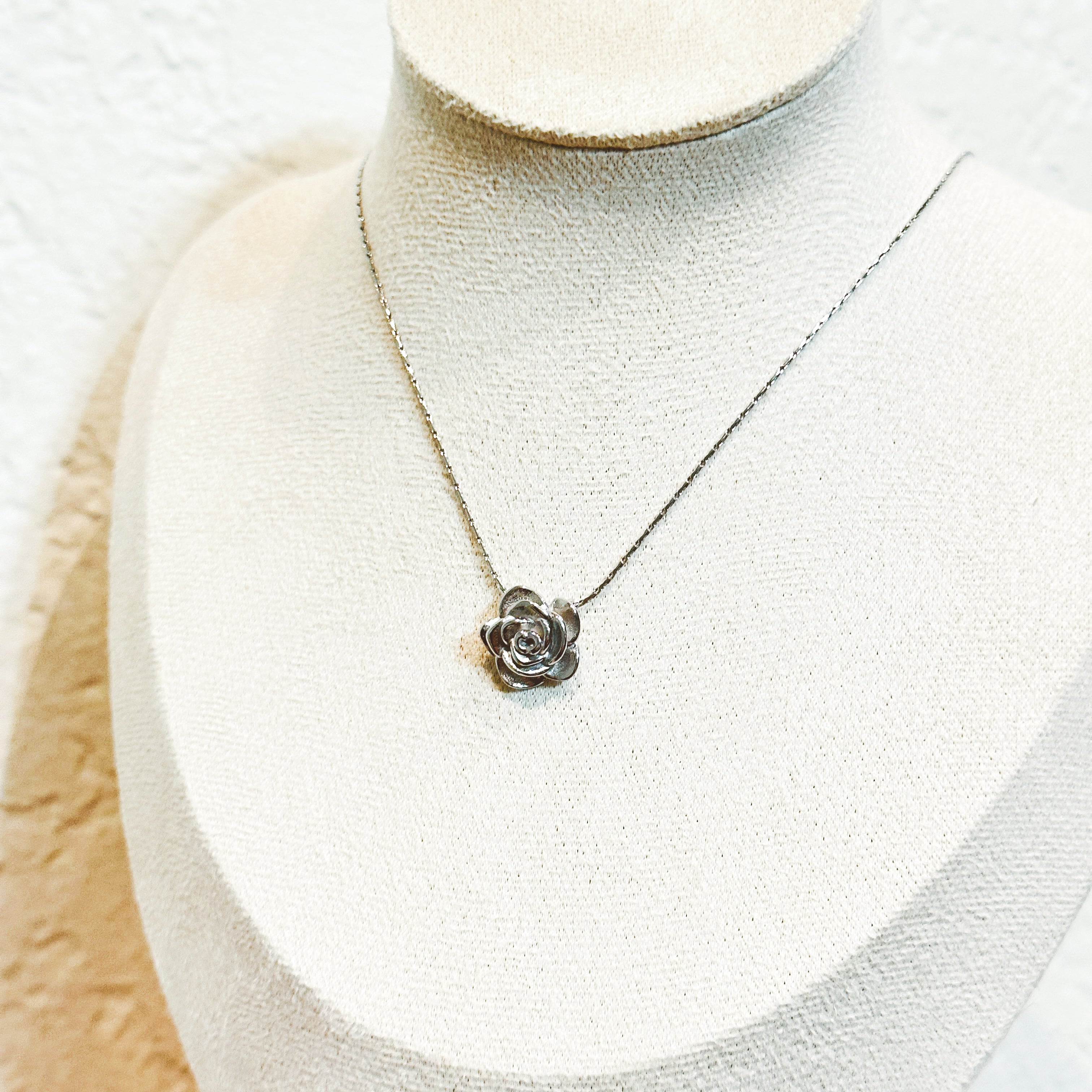 Rosa Necklace