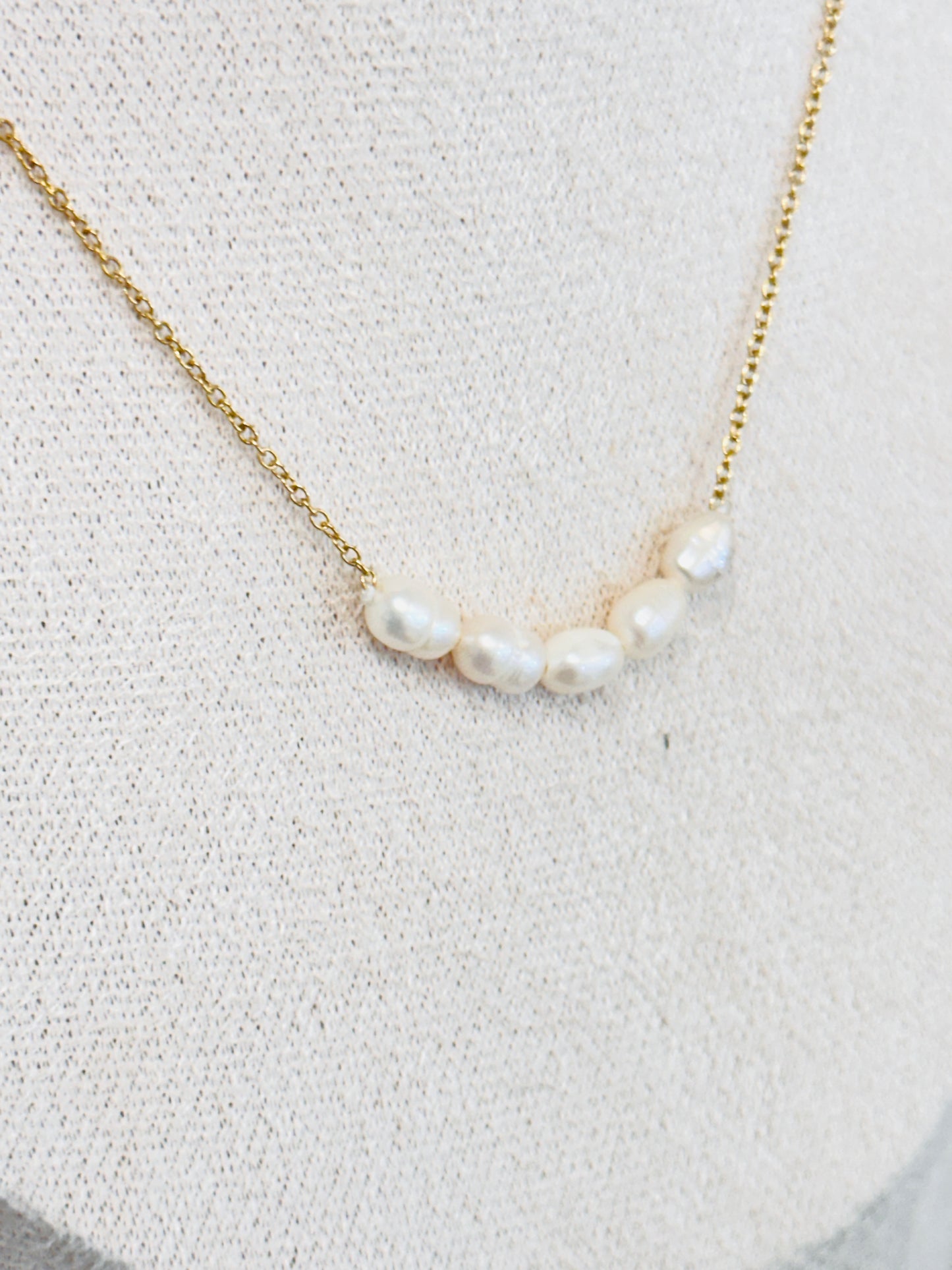 Minimal Pearl Beaded Necklace
