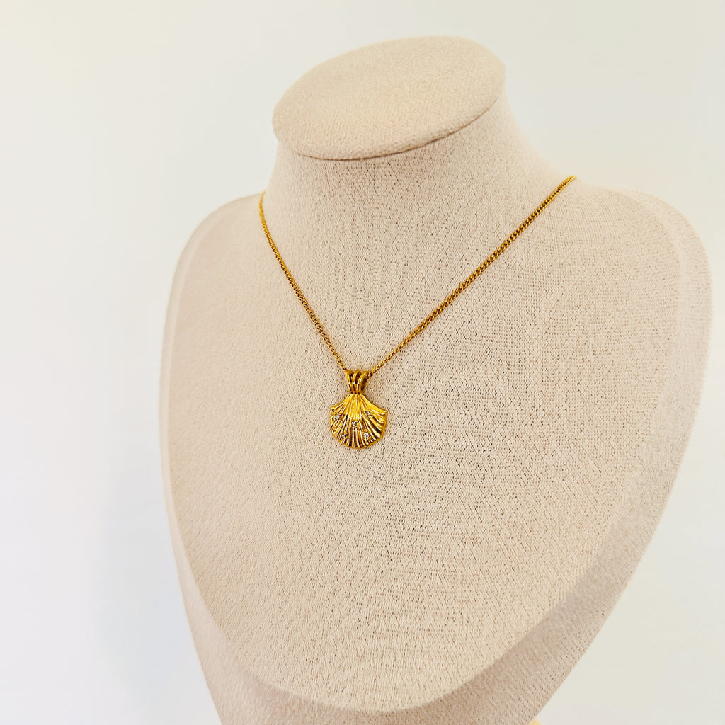 Clam Necklace